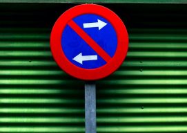 Photo of prohibited parking on both sides of the signal
